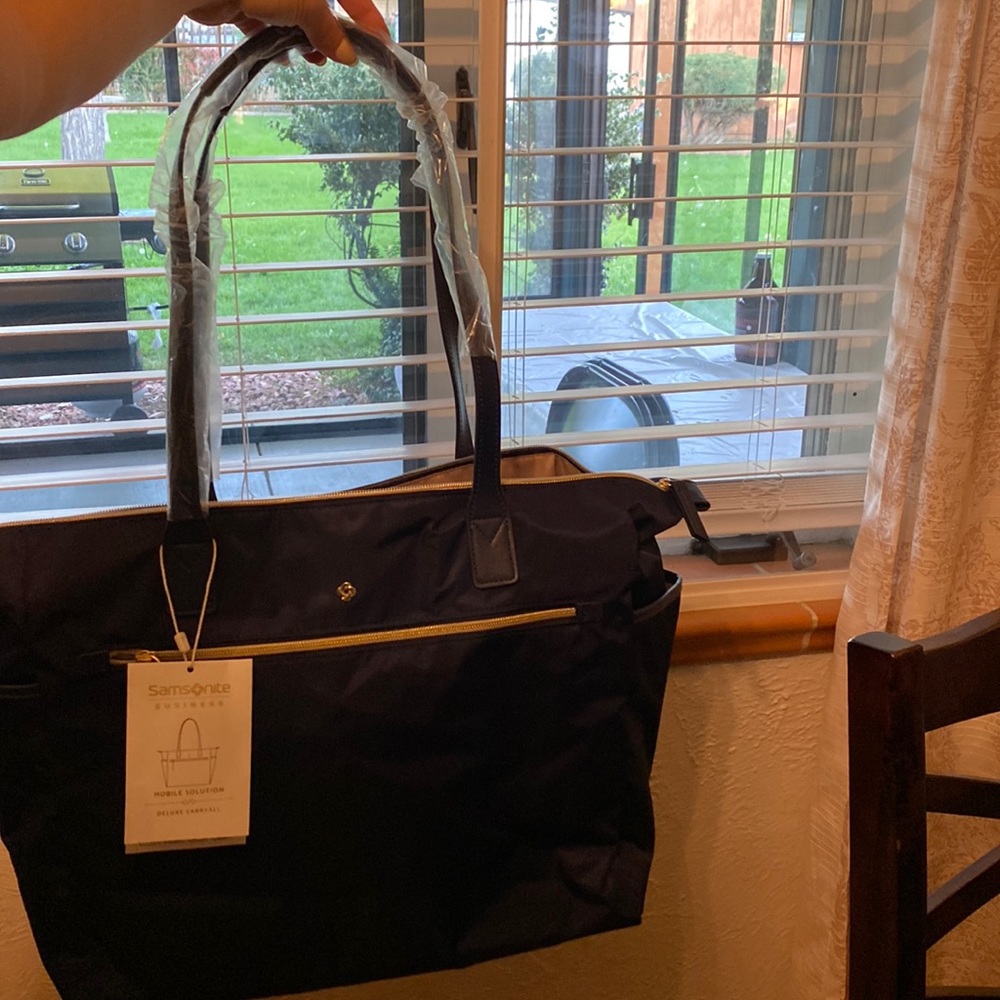Office and Travel Chic! NWT Samsonite Luxury Work Laptop Tote w/ Luggage strap